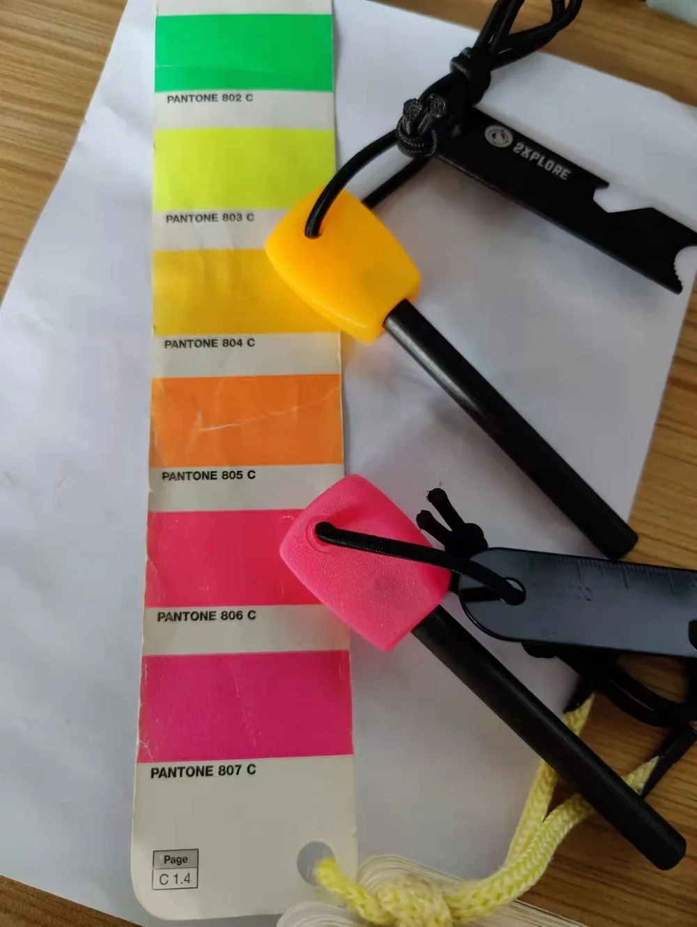 Unique Customized Pink Orange Luminous Handle Magnesium Bushcraft Fire Starter with Light-up Handle for Camping Hiking