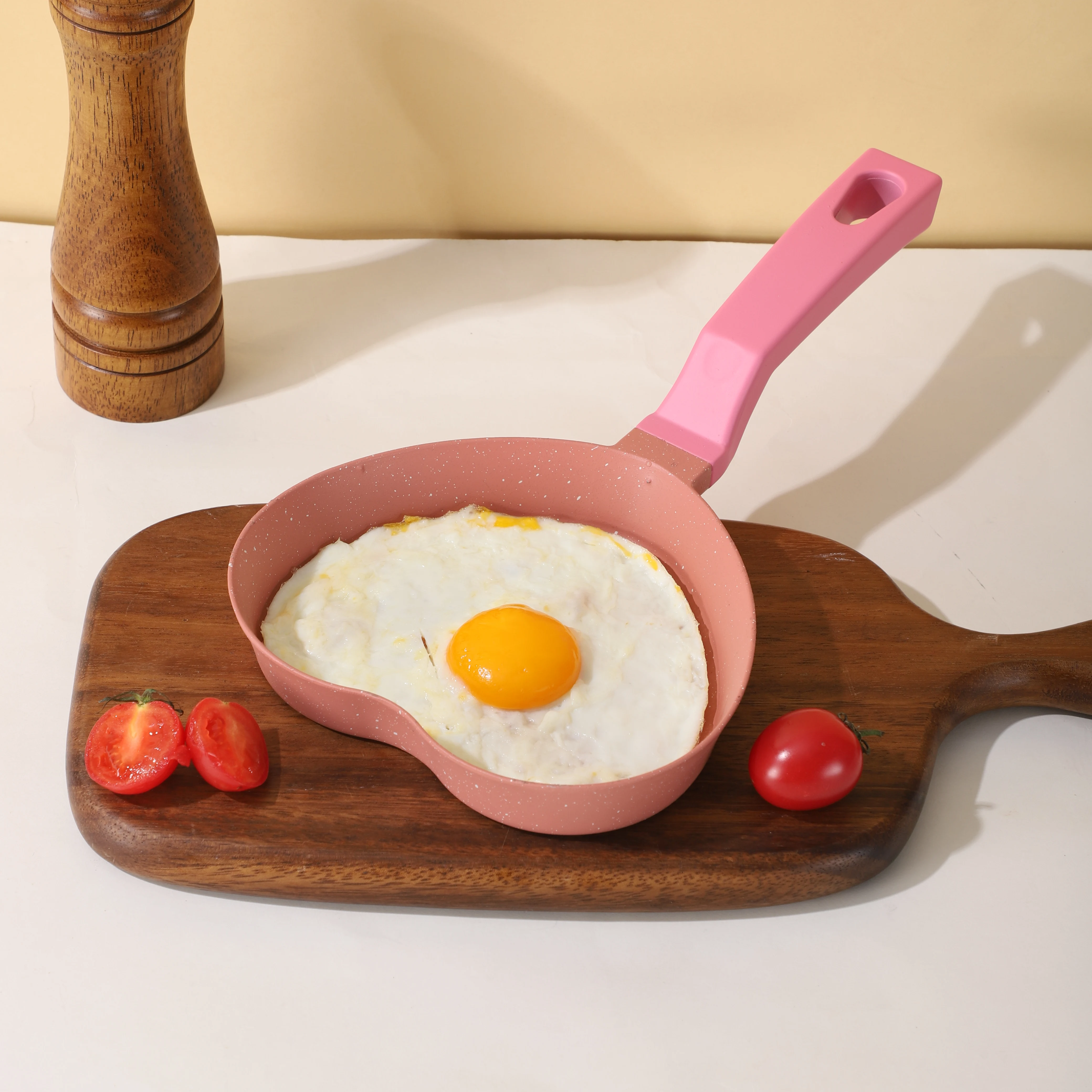 Cheap Made In China Breakfast Frying Pans Flat Bottom Grill Pan Egg Burger Omelette Frying Pan