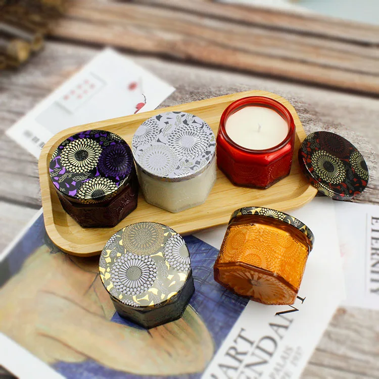 Soy wax scented candle in tin box as gift set