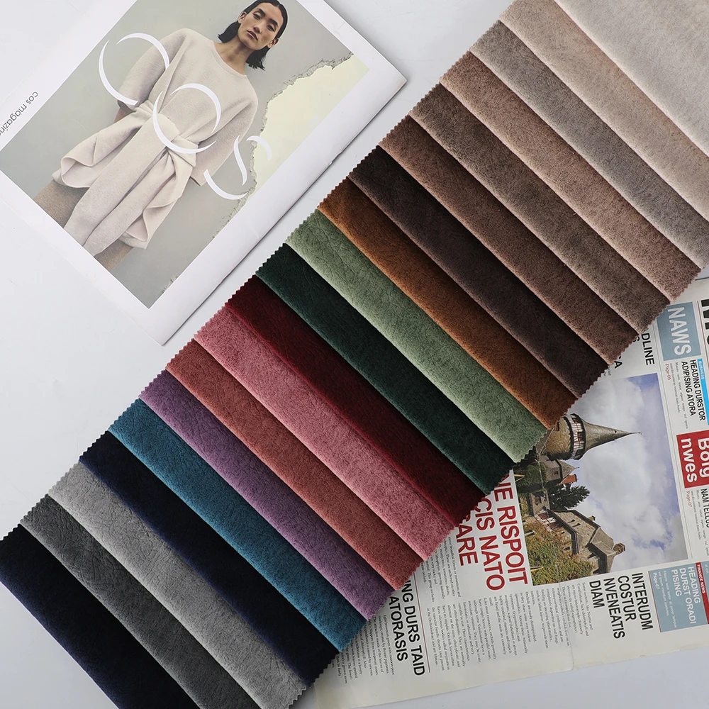 Wholesale 100% Polyester Luxury Velvet Sofa Fabric Plain Dyed Yarn Upholstery Fabrics for Sofas and Furniture