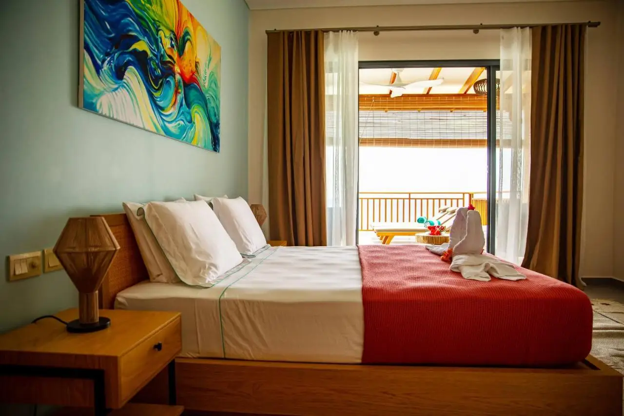 Easy assembly single storey hotel building prefabricated beach resorts villa, luxury room built on the mountain