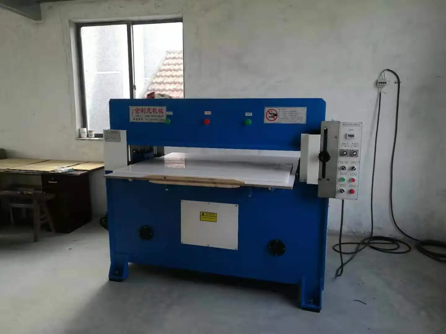 40t four-column hydraulic polyurethane foam leather die cutting machine