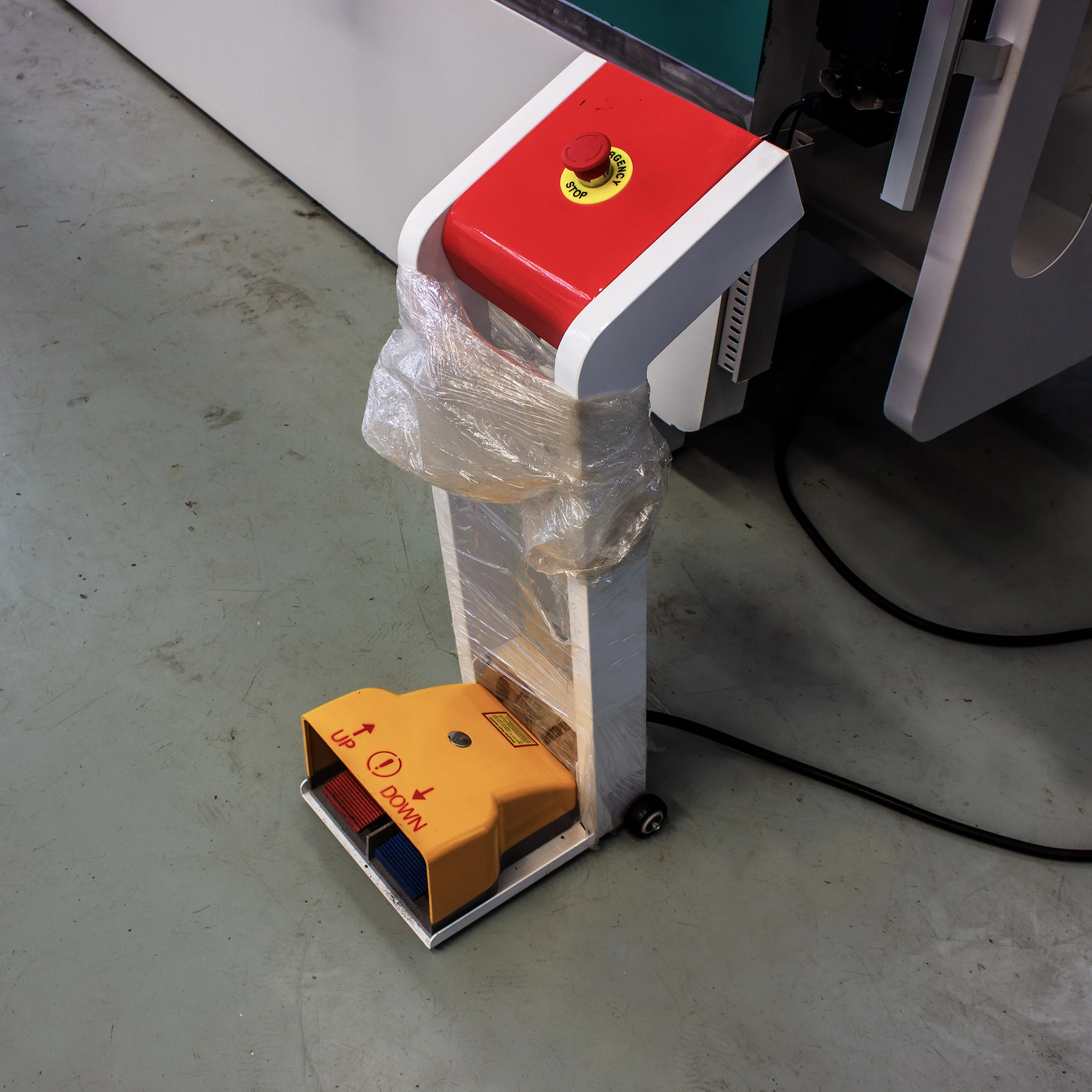 Factory Direct Sale 140T3200 Hydraulic 4+1 Axis Press Brake Machine with CNC Control System Bending Machine Provided Spare Parts