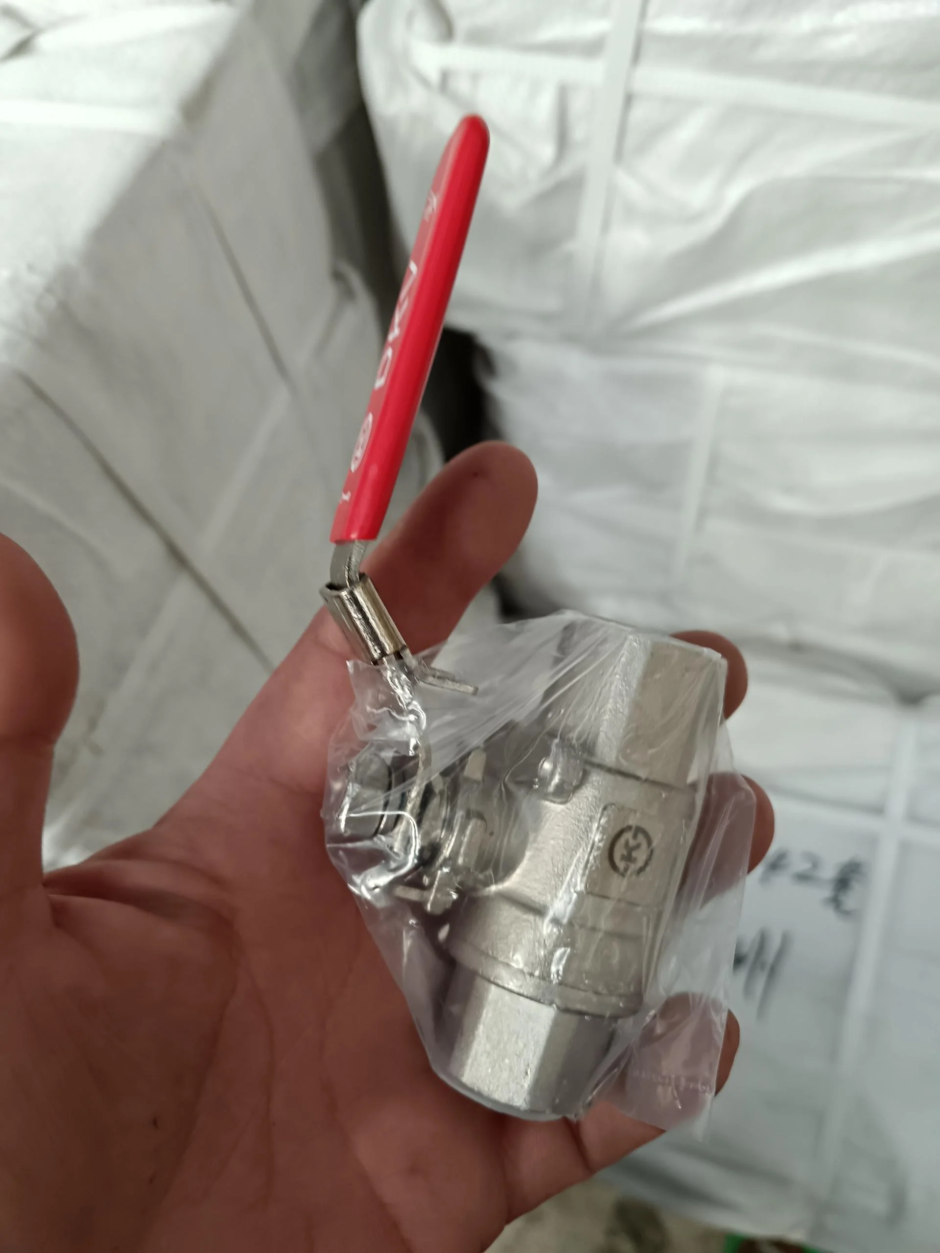 DKV Stainless Steel 304 2pc Ball Valve Threaded PN63 2pc Stainless Steel 304 Two Piece Full Bore BSP NPT Ball Valve with Lock