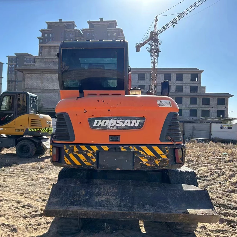 Cheap Price Original Machine 6 Ton Wheel Excavator Used Wheel Excavator Doosan DX60W For Sale