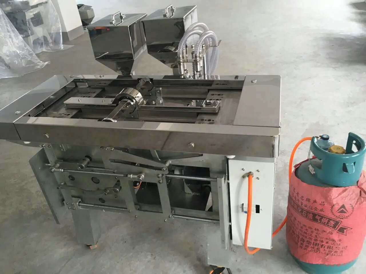 Low price manjoo cake sponge cake maker making machine fully automatic