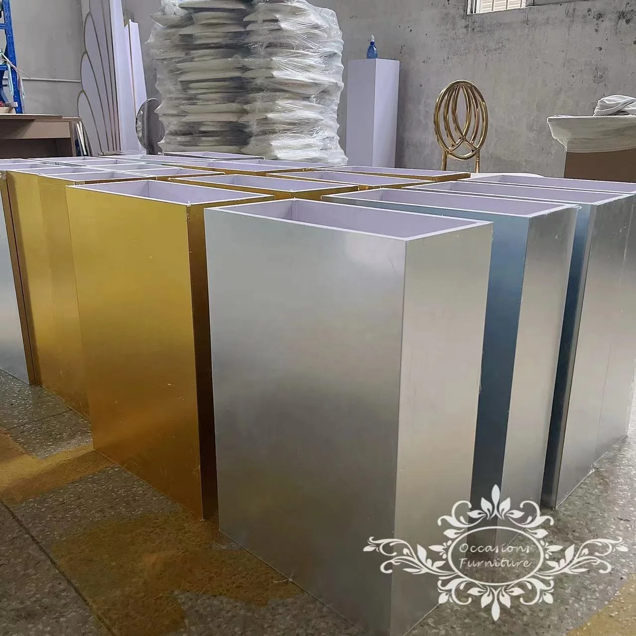 PVC and Acrylic Mirror Centerpiece Flower Stand Silver and Gold Mirror Walkway Plinths Column Events Props Decor Supplier