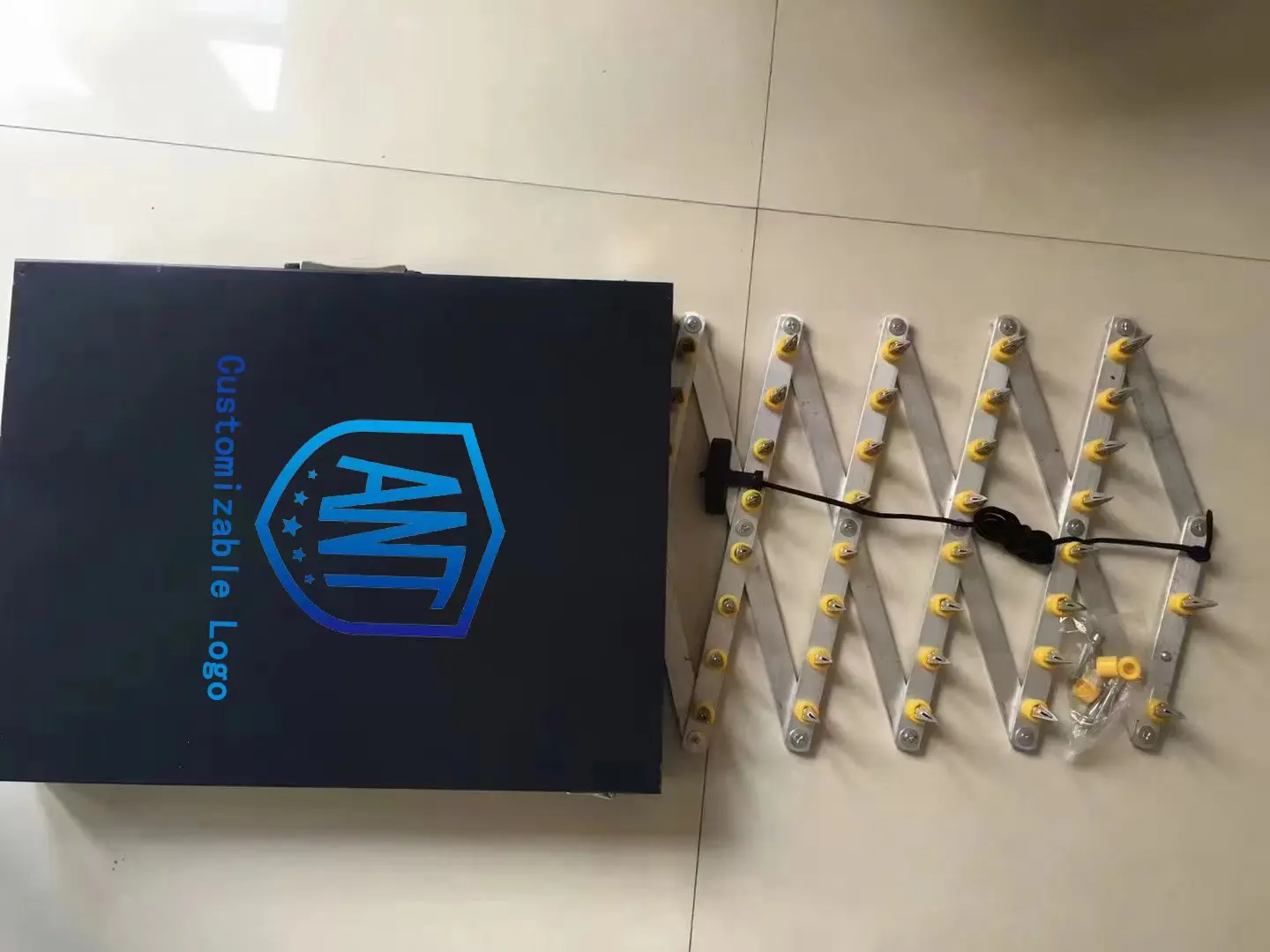 Portable Metal Manual Stinger Spike Strip System tire killer Deflation Devices road Block