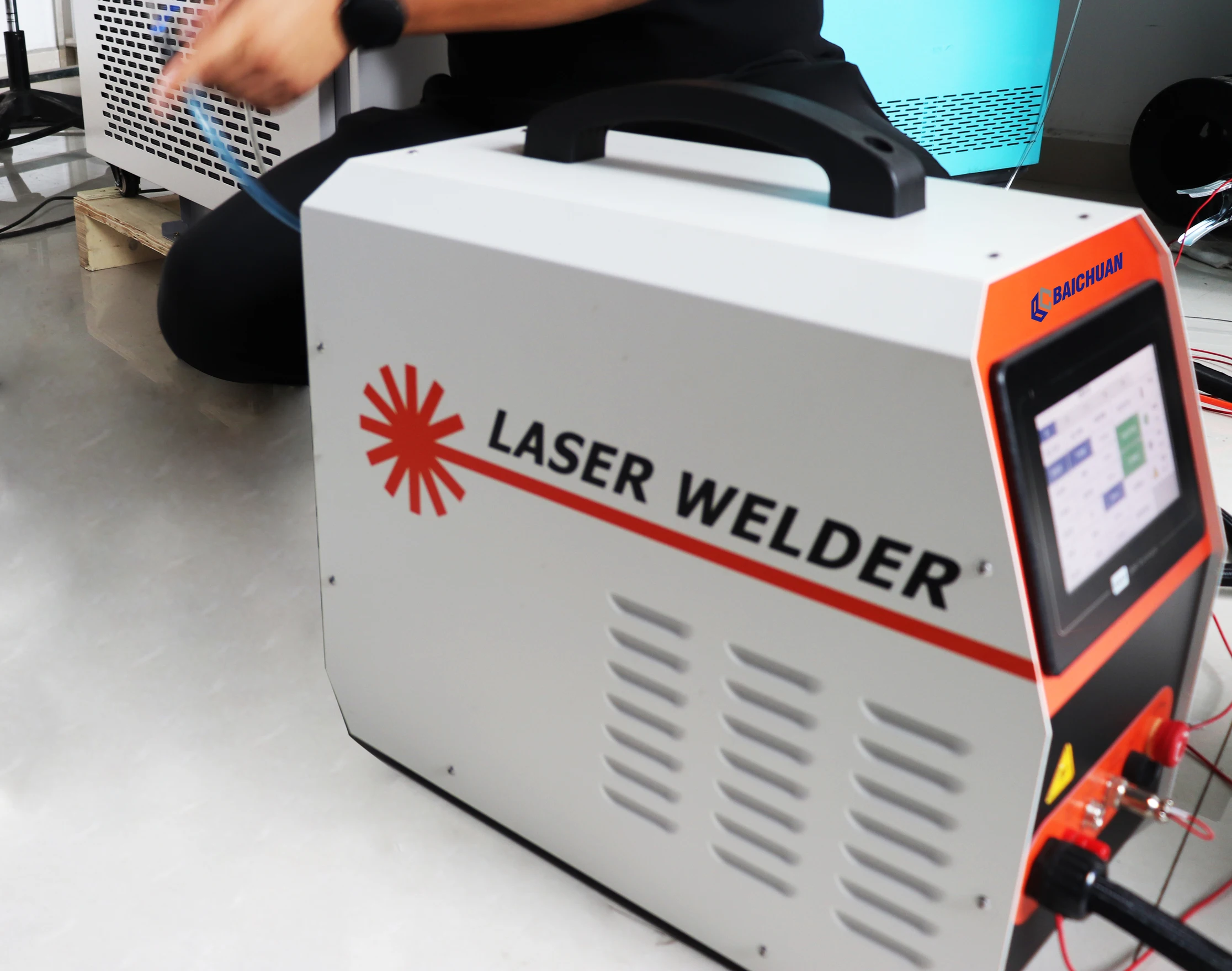 2024 new 3-in-1 Handheld 1500W 1800W Laser Welder Machine with Air Cooling Laser Source Gear Core Component Metal Welding
