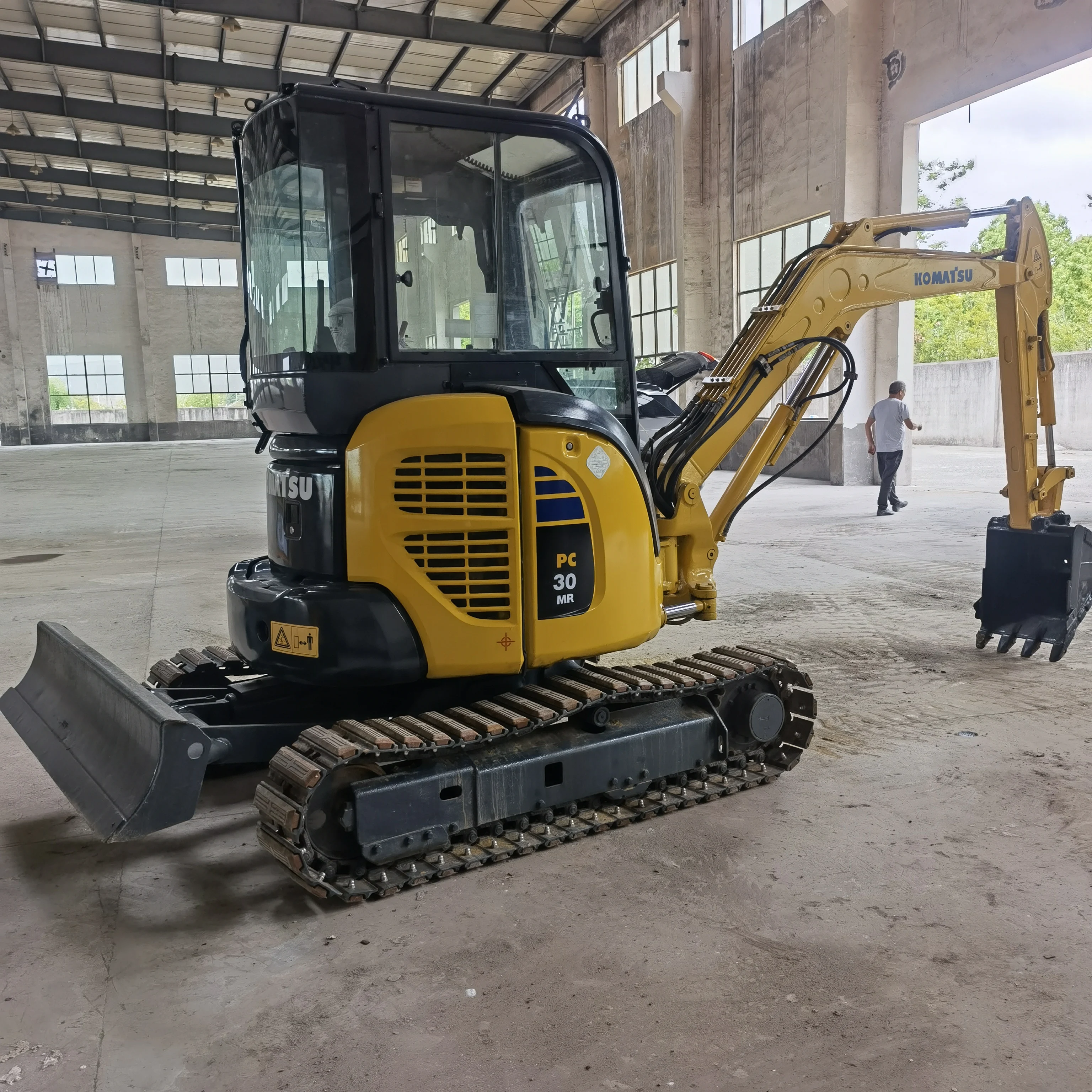 HOT SALE USED EXCAVATOR GOOD PRICE KOMATSU PC30 EXCAVATOR