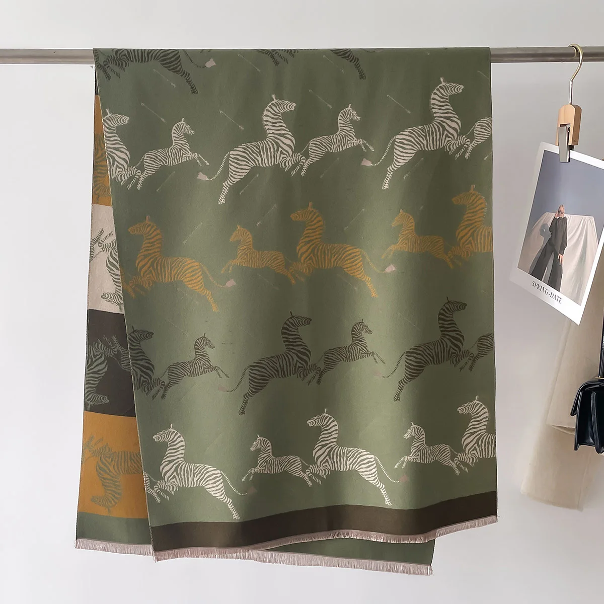 2024 Fashion Soft Colorful Horse Design Scarf Women Girls Winter Cashmere Animal Jacquard Pashmina Shawls Wrap Scarves