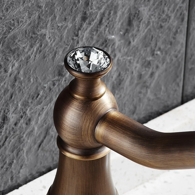 Classic Vintage Antique Brass Bathroom Sink Faucet Tap Single Hole Copper Basin Cold Hot Water Tap XR0418