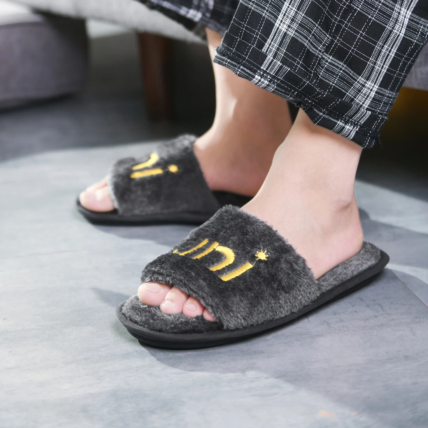 Moyo  Beauty Comfort Warm cotton Home Slides Increased Pure Color Peep-toe fluffy Slippers For Women Winter  Slippers  For Women