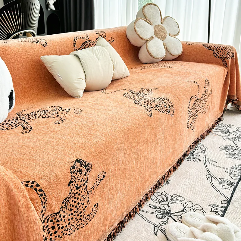 Vintage Luxury Thick Green Chenille Cheetah Design Jacquard Throw Sofa Towel With Handmade Tassels For Living Room Non-slip