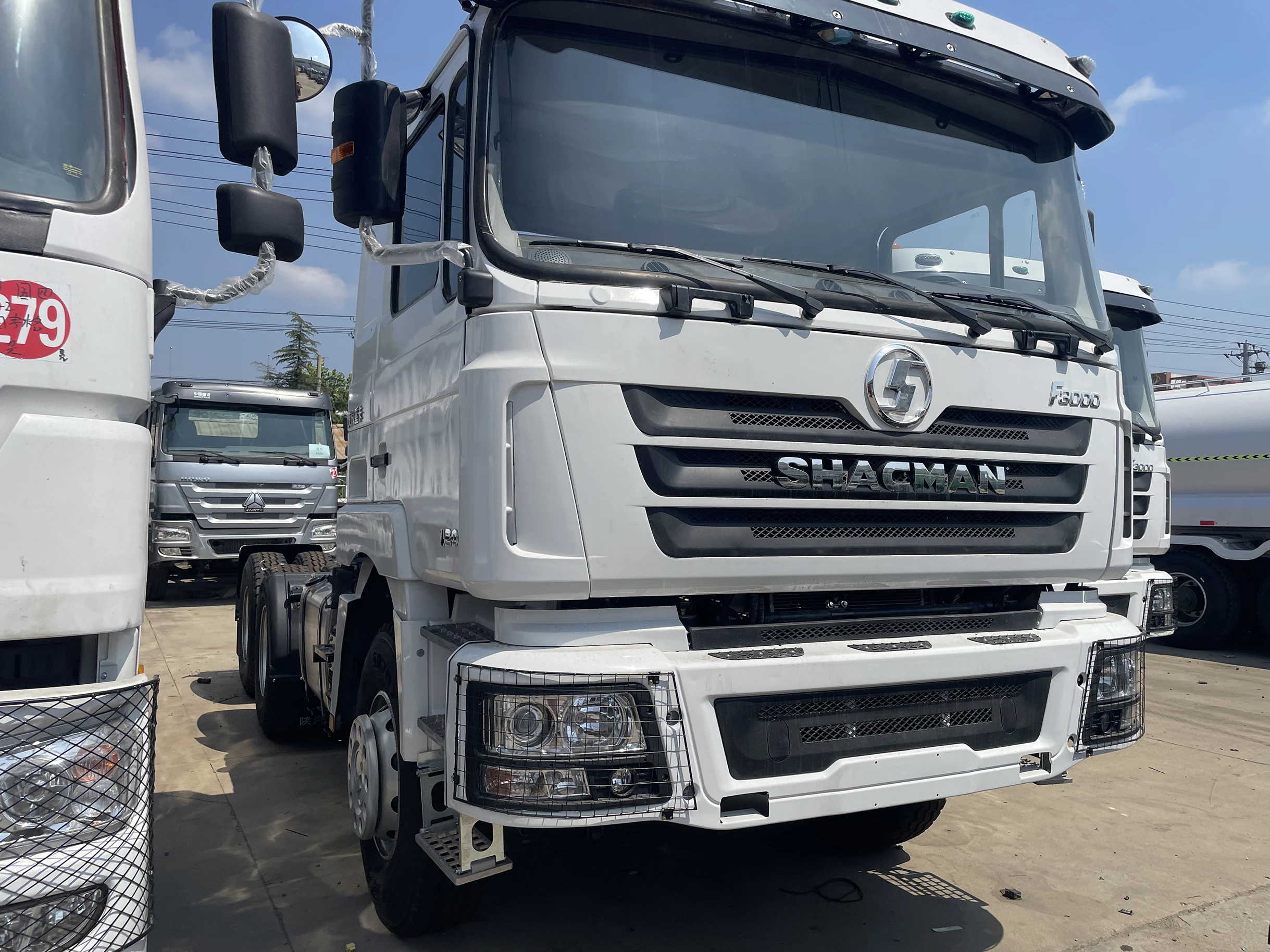 Трактор SHACMAN F3000