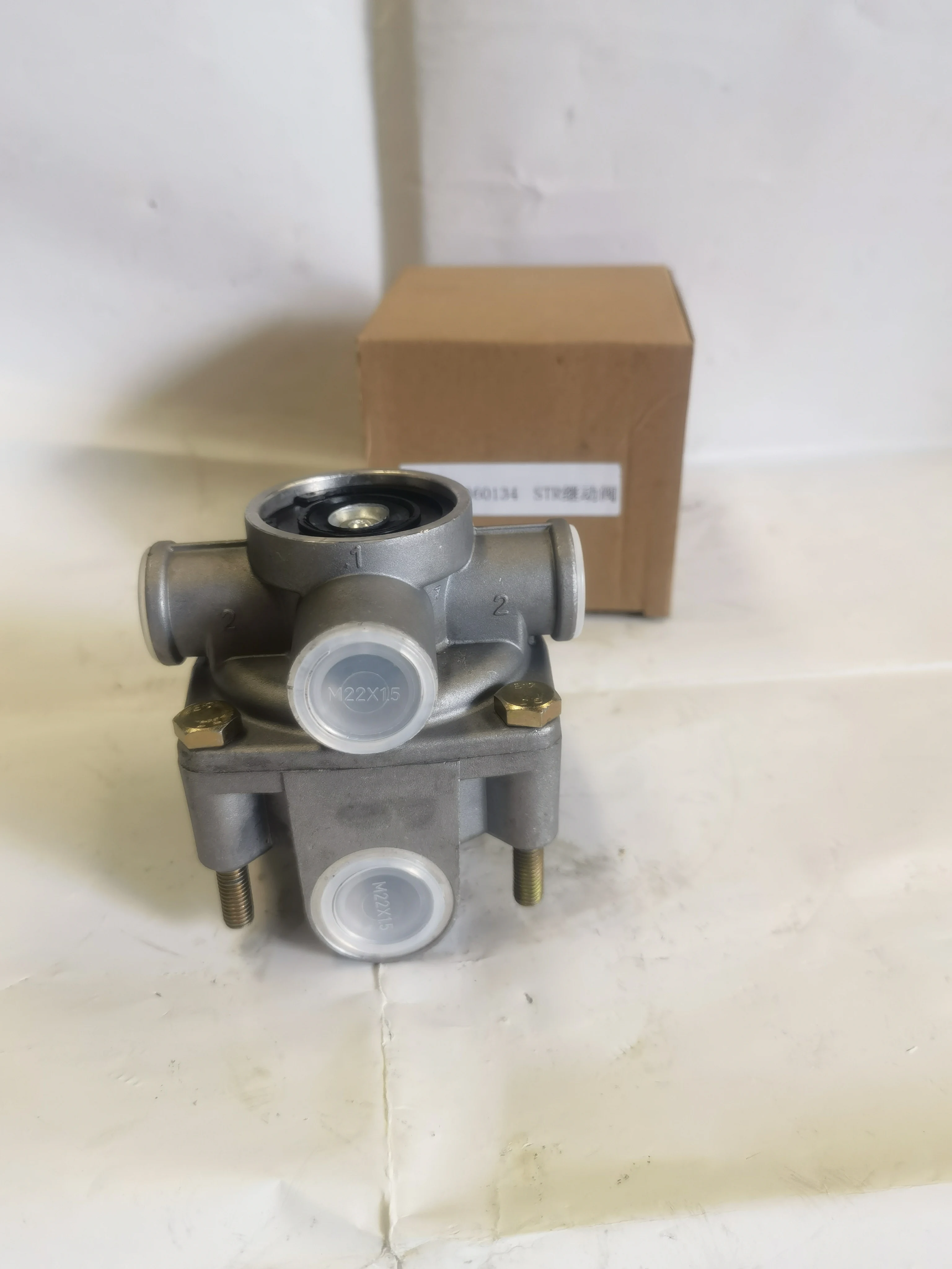 Sinotruk Howo Truck spare parts WG9000360134 Relay valve
