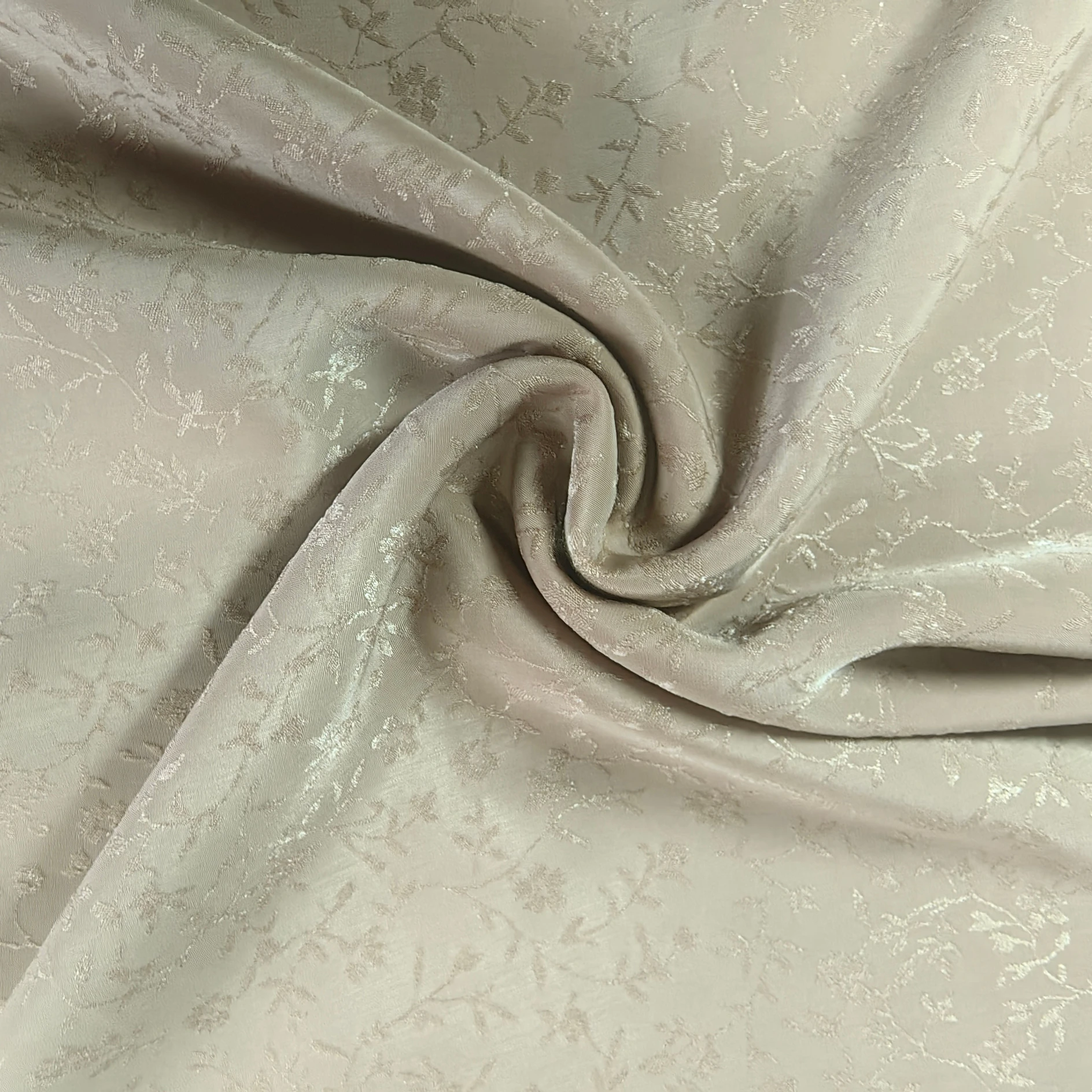 2025 new  Polyester polyester composite silk fabric jacquard fabric  for lady dress