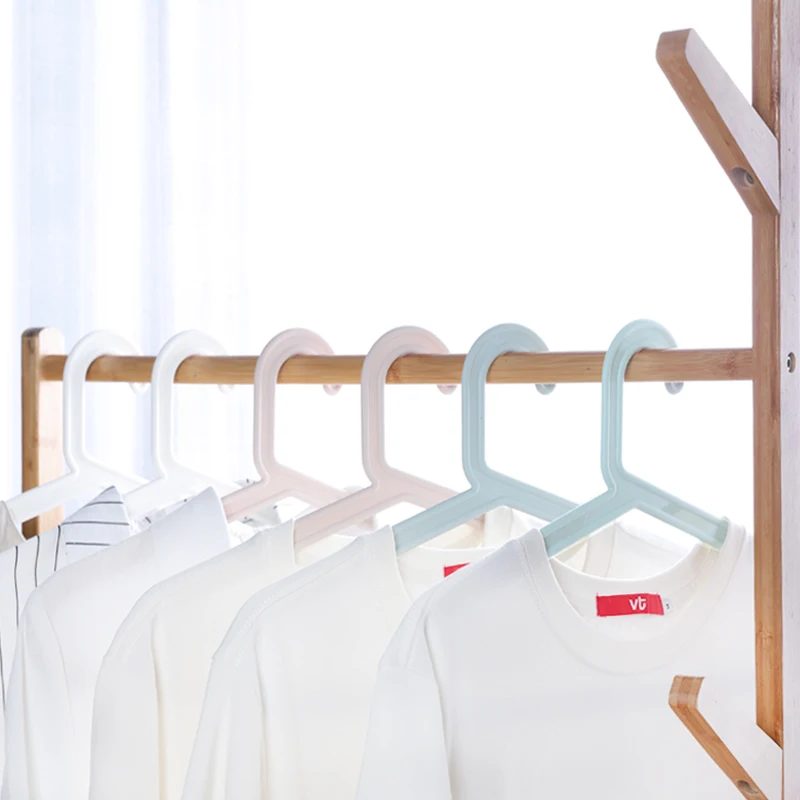 Factory Plastic clothes seamless hanger plastic coat hanger men jacket and coat outdoor non-slip hanger