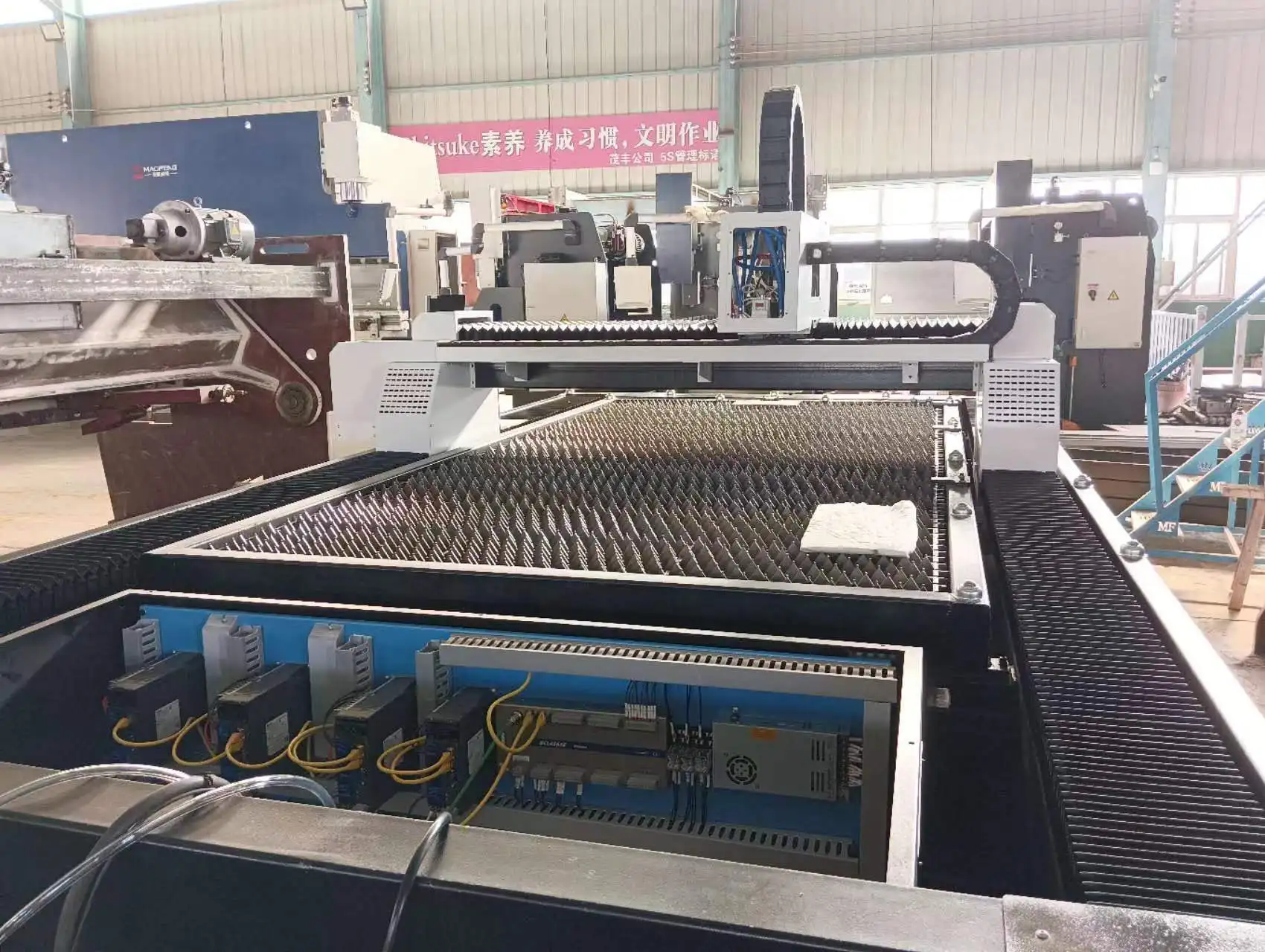 Maofeng 1500W MF-3015A Fiber Laser Cutting Machine 3050*1550mm 12mm Carbon Steel Laser Cutting 6mm Stainless Cutting