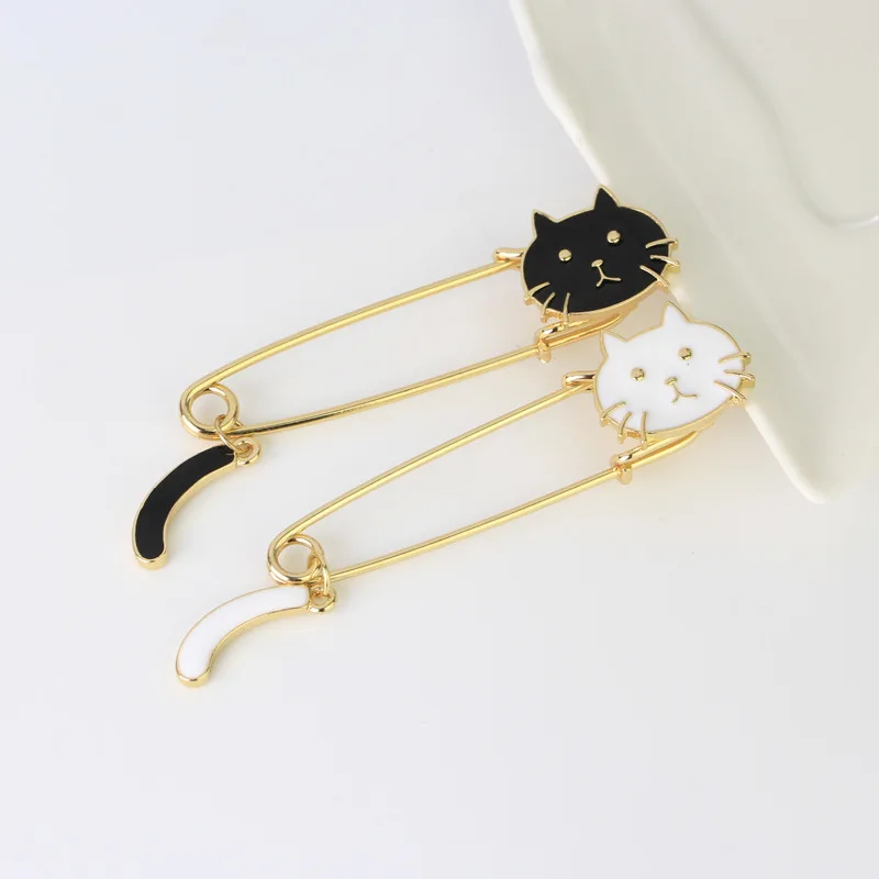 
Cartoon Cute Cat Brooch Japanese Kawaii Kitten Wagging Tail Badge Animal Broochs Lapel Pins 