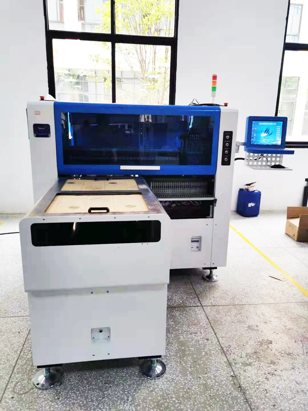 12 Heads High Speed Pick And Place Machine for LED Lights and Electronics Industry