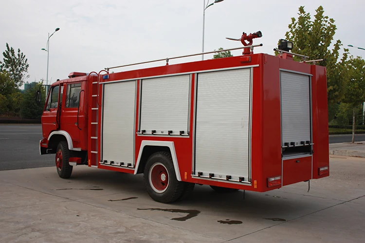 Новый пожарный автомобиль с правым