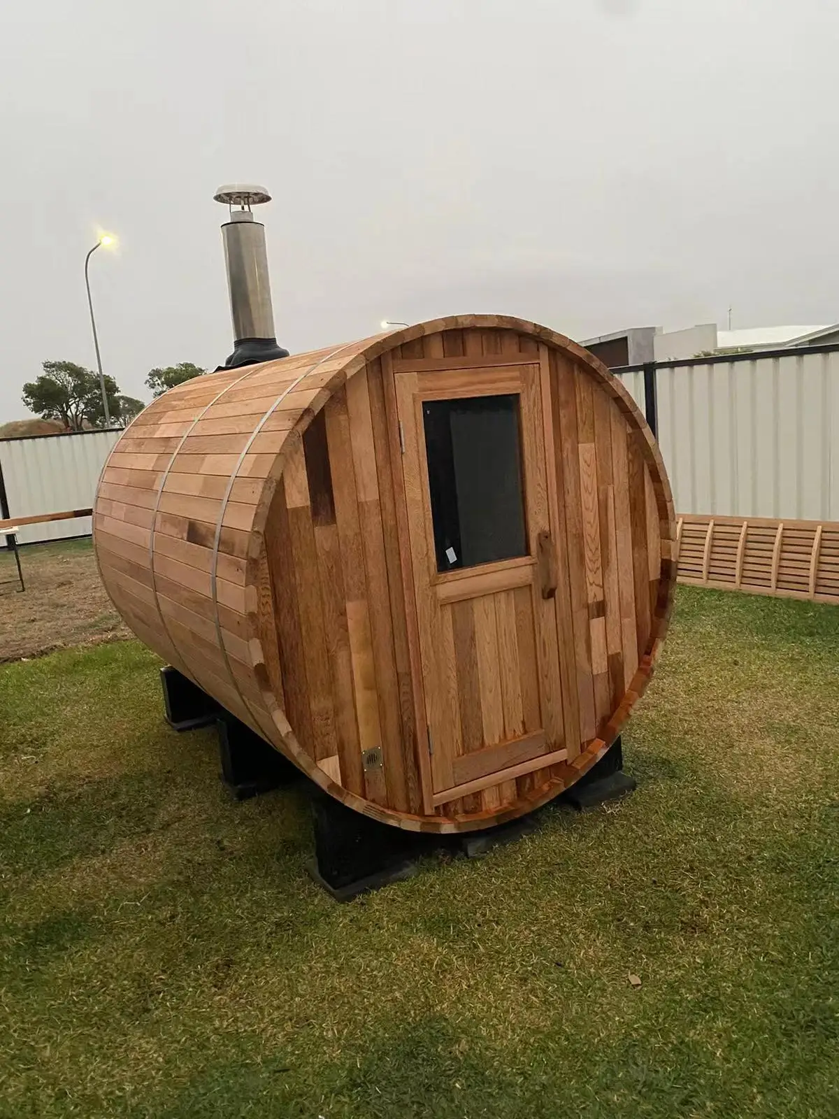 Custom Size 4 Person Outdoor Steam Sauna Wooden Kit Red Cedar Sauna Barrel with 6kw Harvia Stove