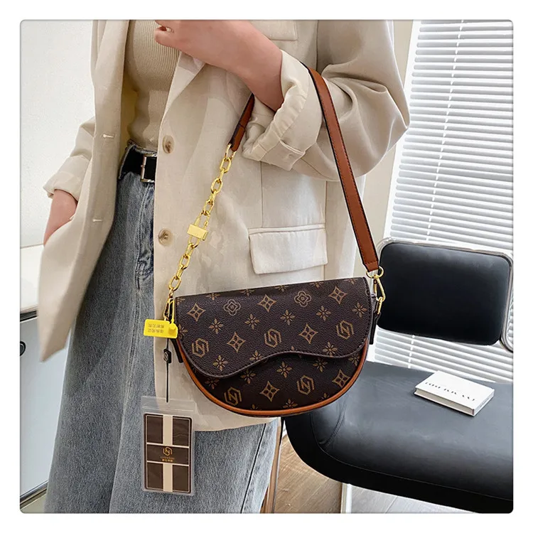 Fashionable Retro PU Leather Crossbody Shoulder Bag Geometric Letter Personalized Printed Saddle Women Daily Versatile