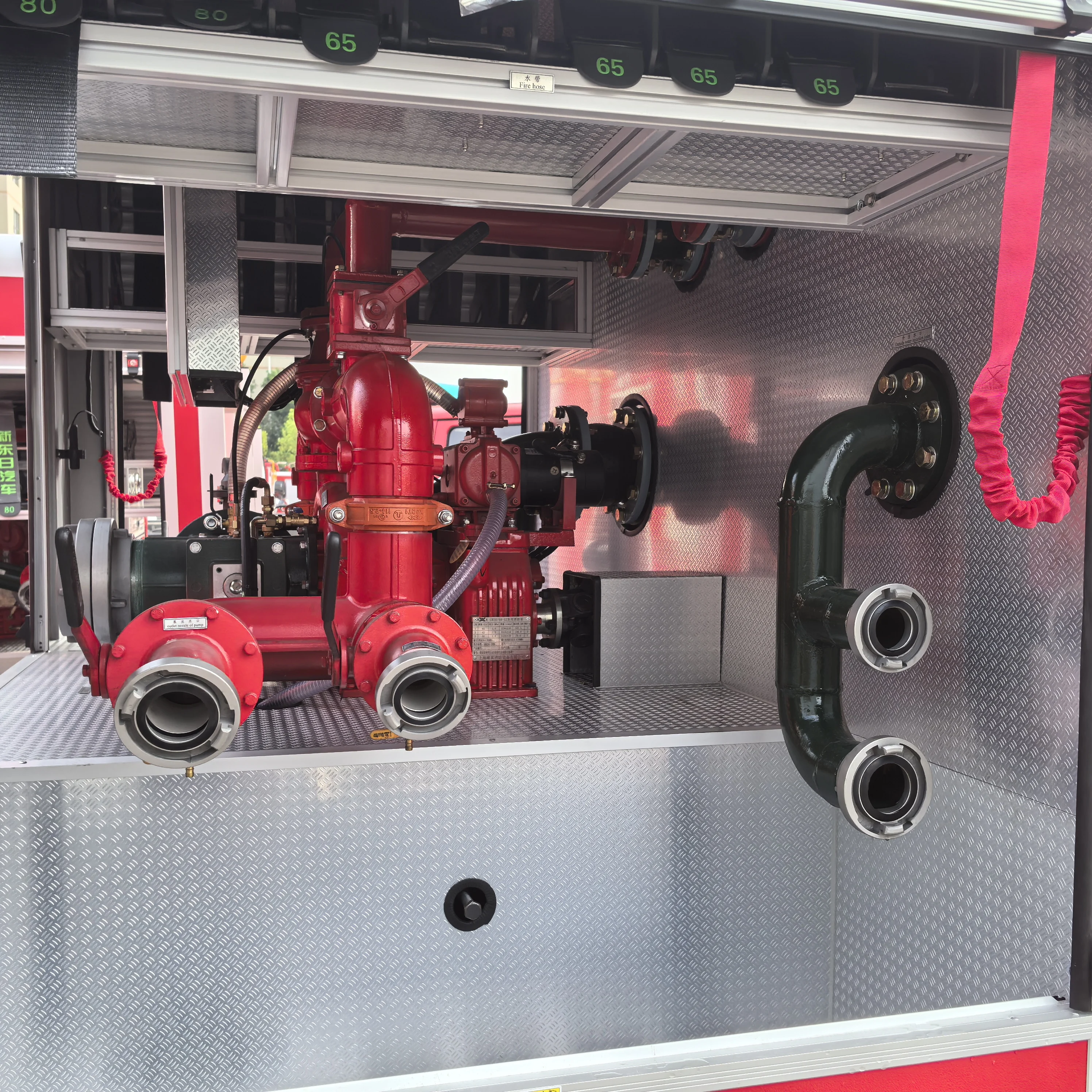 China CNHTC HOWO 16 tons with water tank foam fire truck Emergency rescue truck Suitable for fighting oil fires