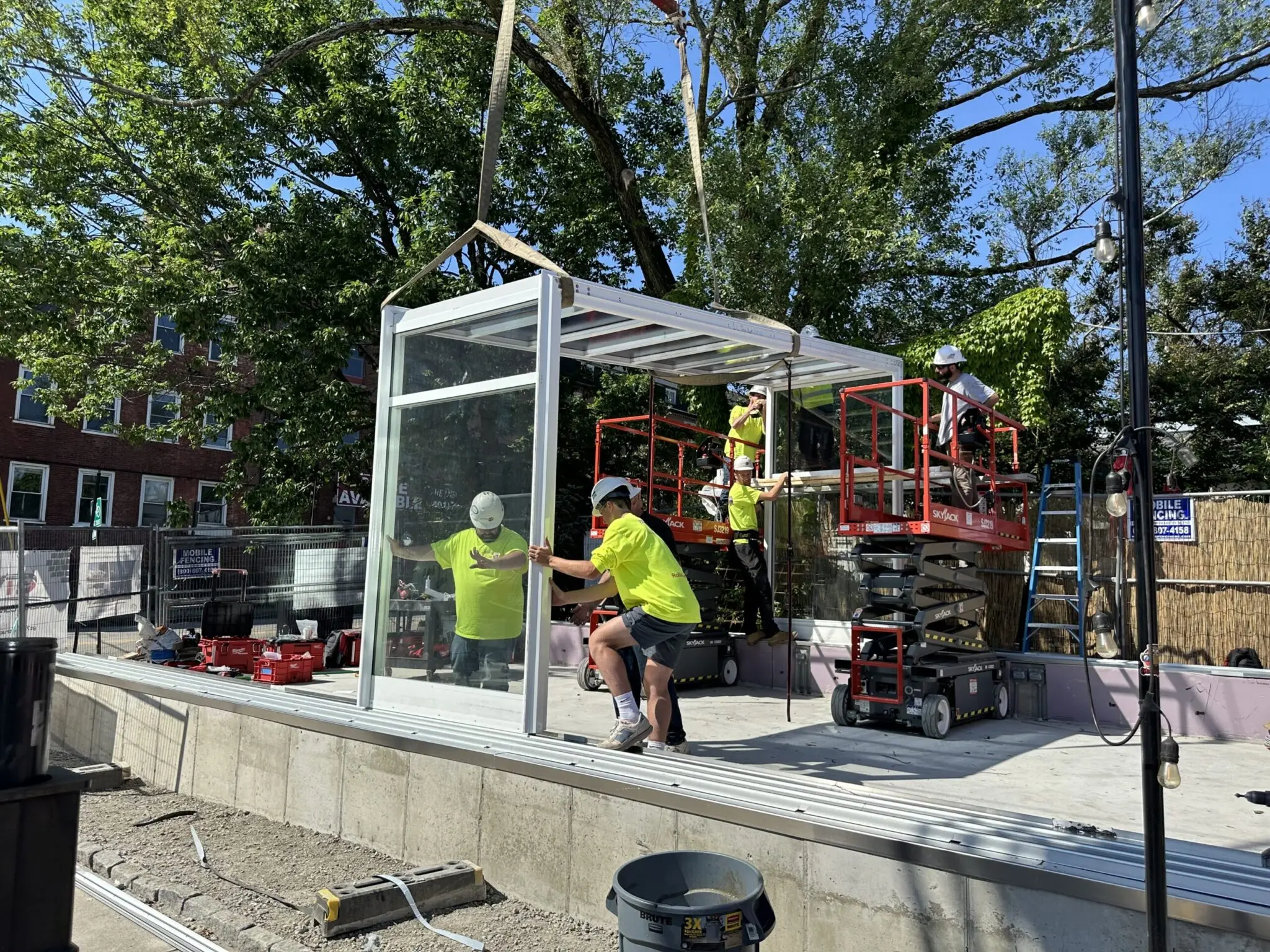 Modern Design Intelligent Mobile  Glass Sunroom Waterproof Flat Roof PVC Mobile Room for Villa and Hotel Aluminum Frame
