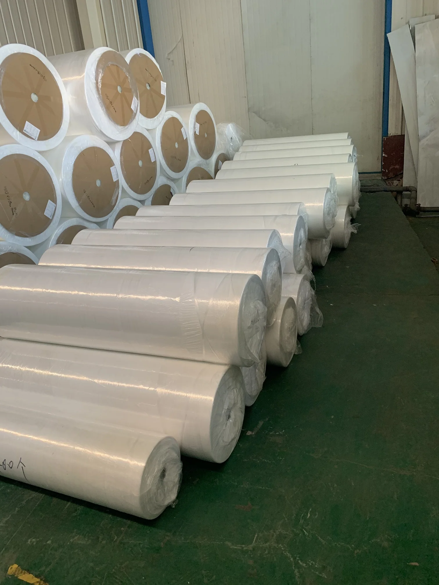 Non Woven Laminated Fabric Coated PE Breathable Film For Type 5/6 Medical Protective Coveralls Suit Fabric Material