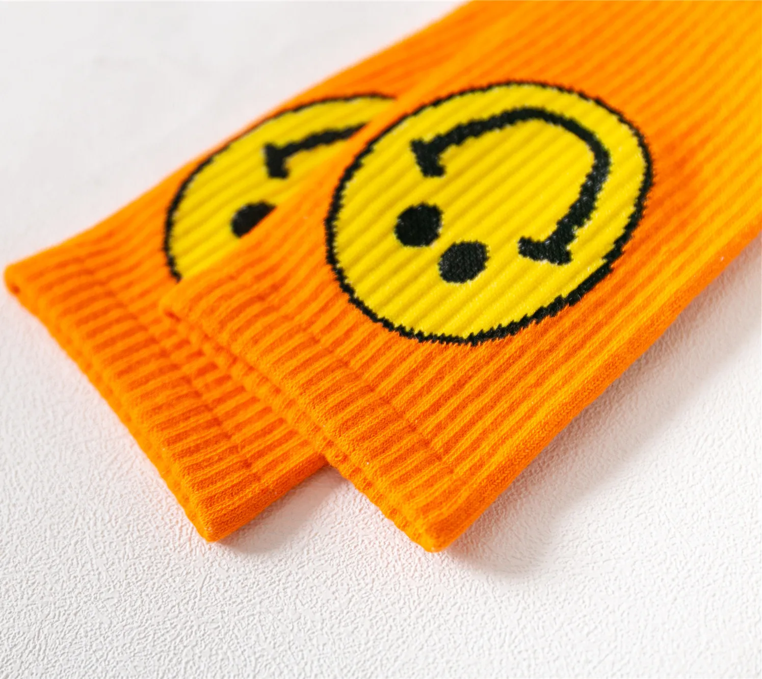 2021 fashion wholesale designer cotton winter warm thermal cute korean sports smile happy face socks for woman