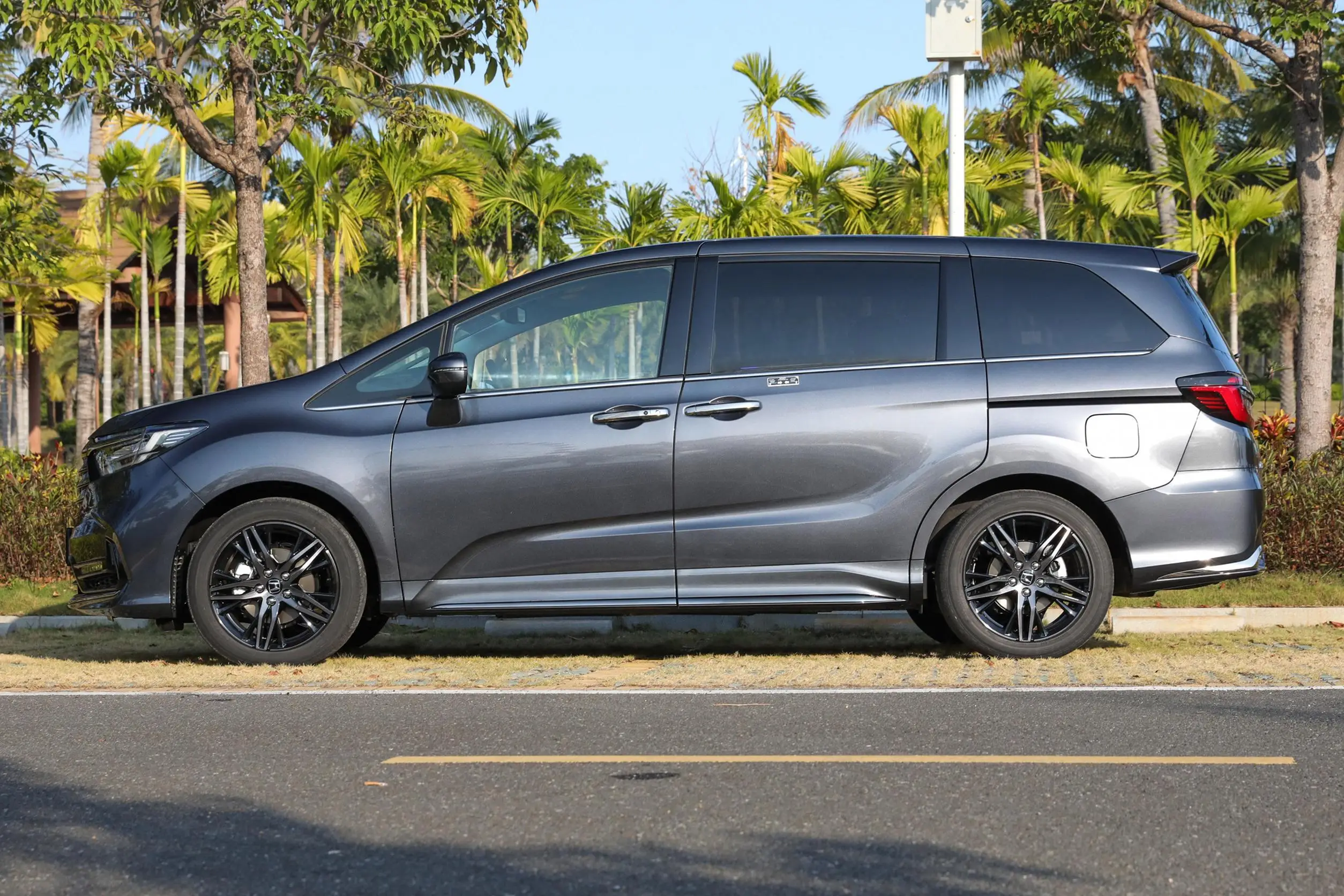 Honda Oddssey MPV Гибридный 2.0L 7-местный Средний Размер Горячая Распродажа Китай новые автомобили