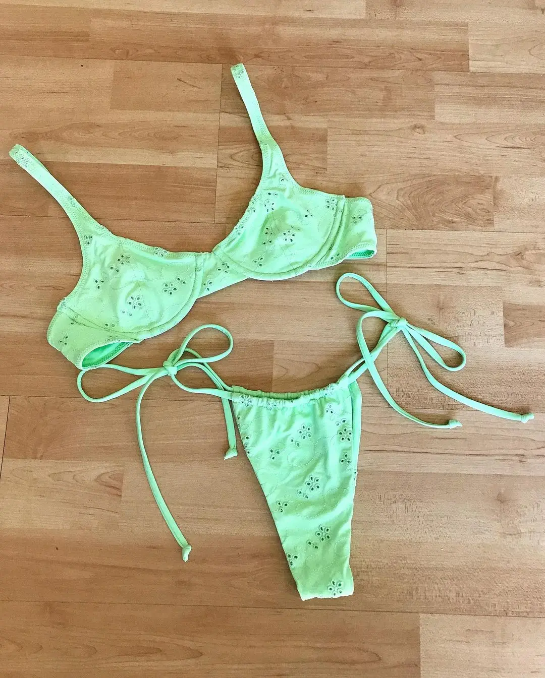 Ins Popular Eyelet Fabric swimsuit Custom Built-in supportive underwire Swimwear Bikini for Women