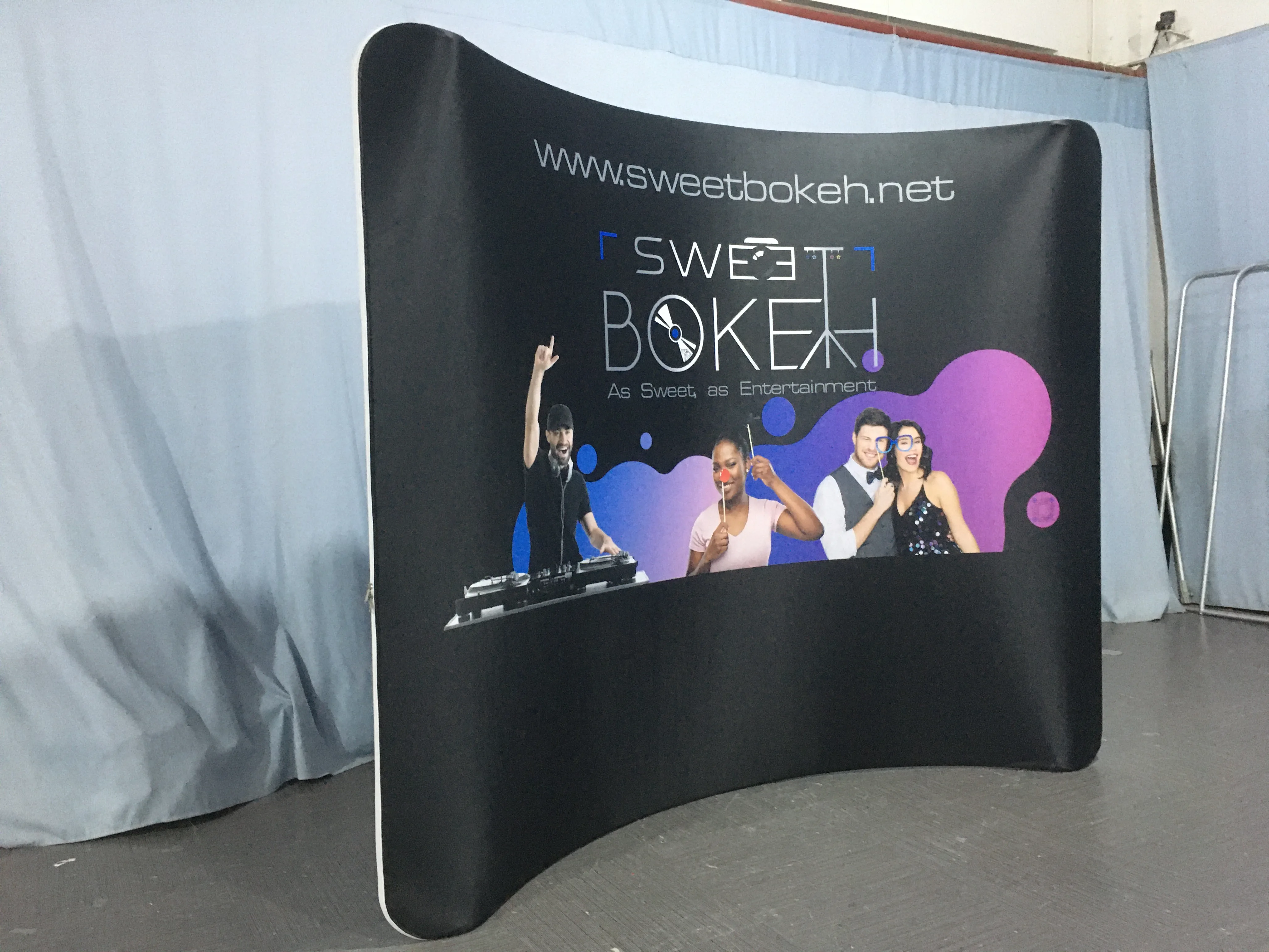 Custom Print Tension Fabric Curved Backdrop 8ft Pillow Case Backdrop Trade Show Event Tension Fabric Display