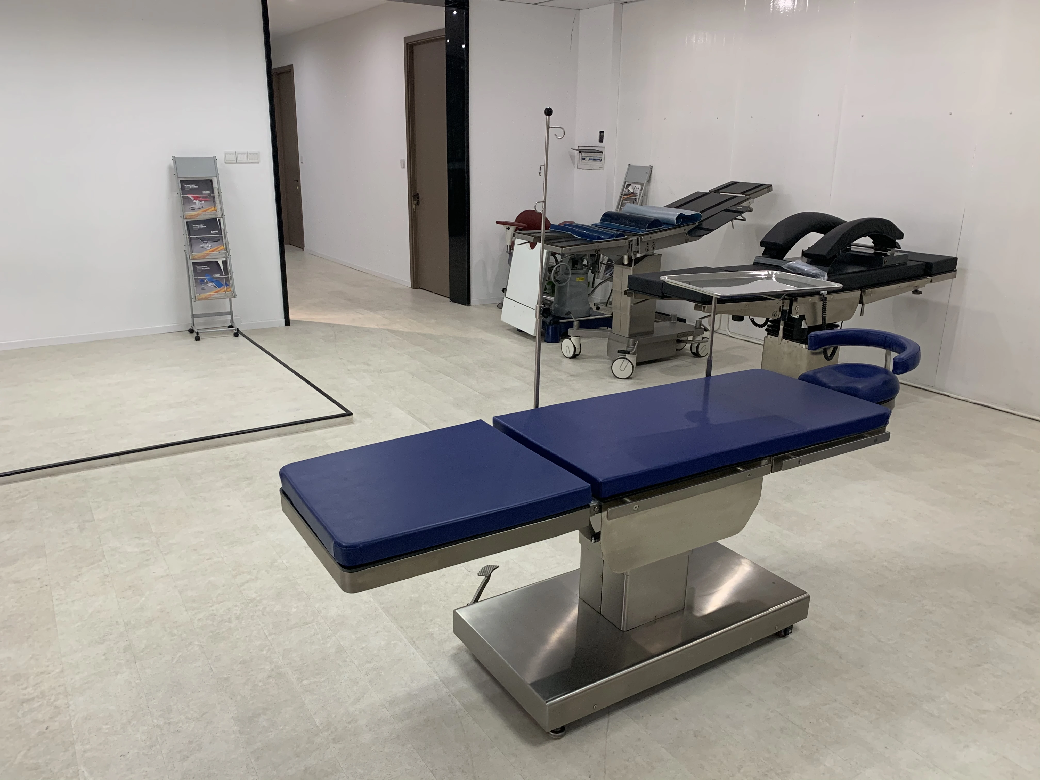 Multi Function Universal Eye Operating Table Surgical Operating Bed Price Electric Ophthalmology Operating Table