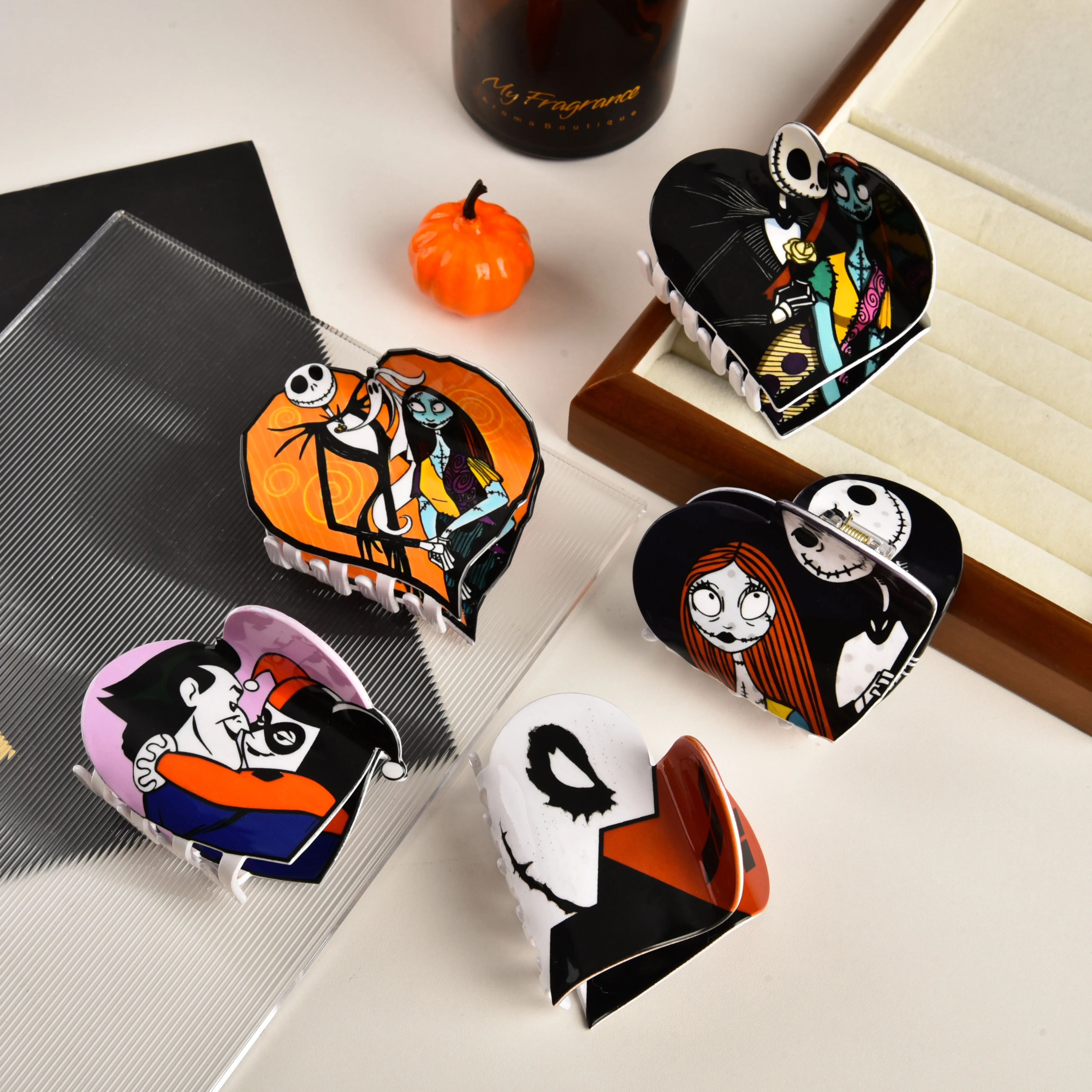 YJL Wholesale new style unique design hair claw clips cool anime theme acrylic hair claw for women girls