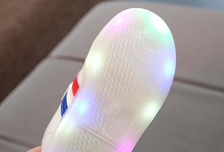 
Wholesale Children Luminous Shoes Boys Girls Stripe Sport Running Shoes Baby Lights Fashion Sneakers Toddler Kids LED Sneakers 