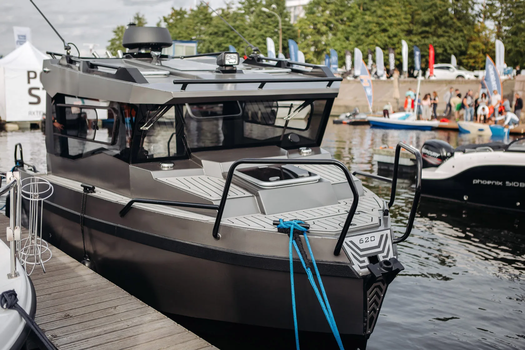 Low-Priced 26ft Family Party Boats New Rowing Fishing Boats with Sofa Sleeping Quarters for Surfing