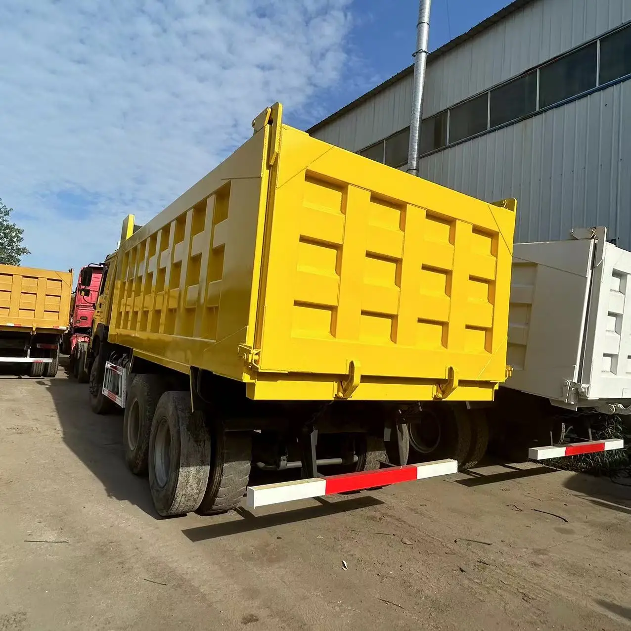 China Howo 2021 used dump truck 10 wheeler 6*4 tipper trucks for sale