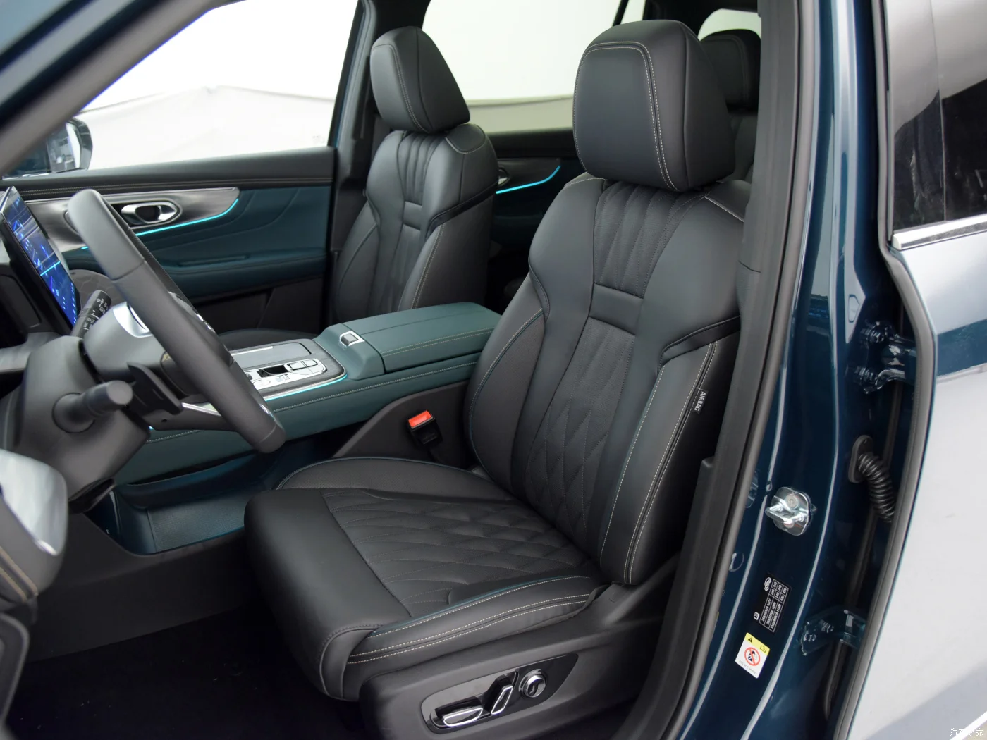 Good brand GAC  SUV 210km/h  Trumpchi GS8  6 and 7 seats with high speed