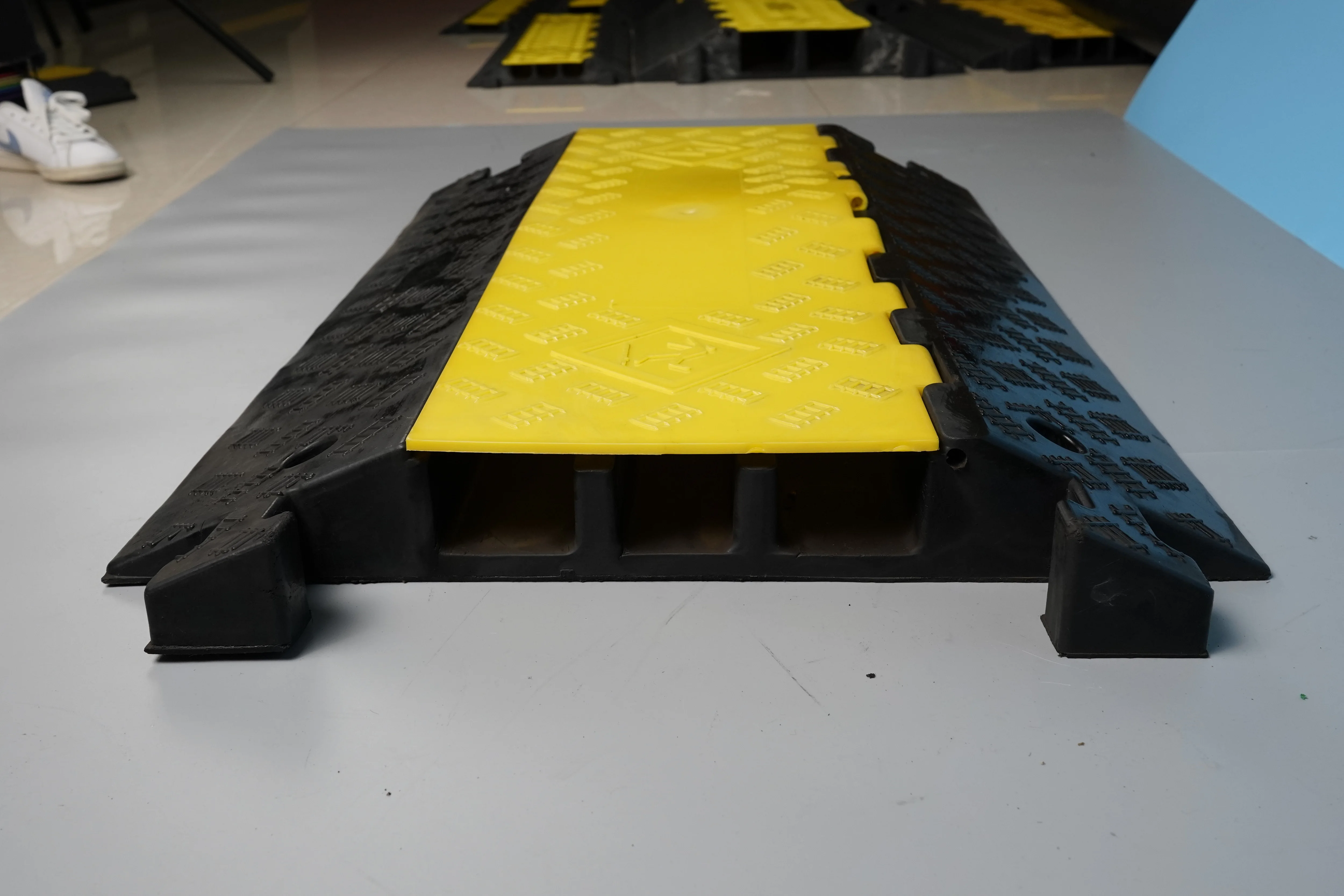 Road Driveway Curb Ramp Cable Hose Protector 45 corner 3 channels Cable Protector