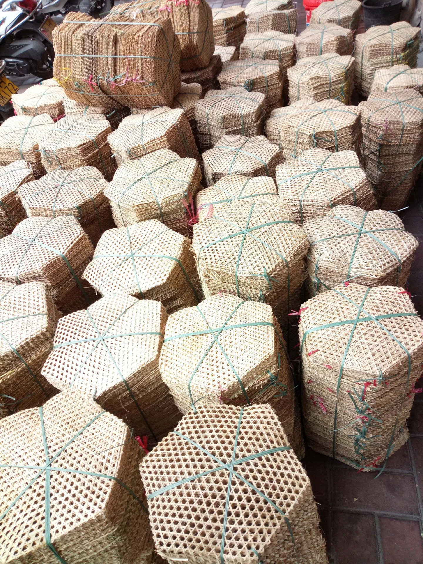 4582654573_129382502