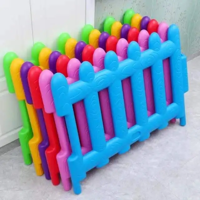 Big gates white color plastic outdoor fence