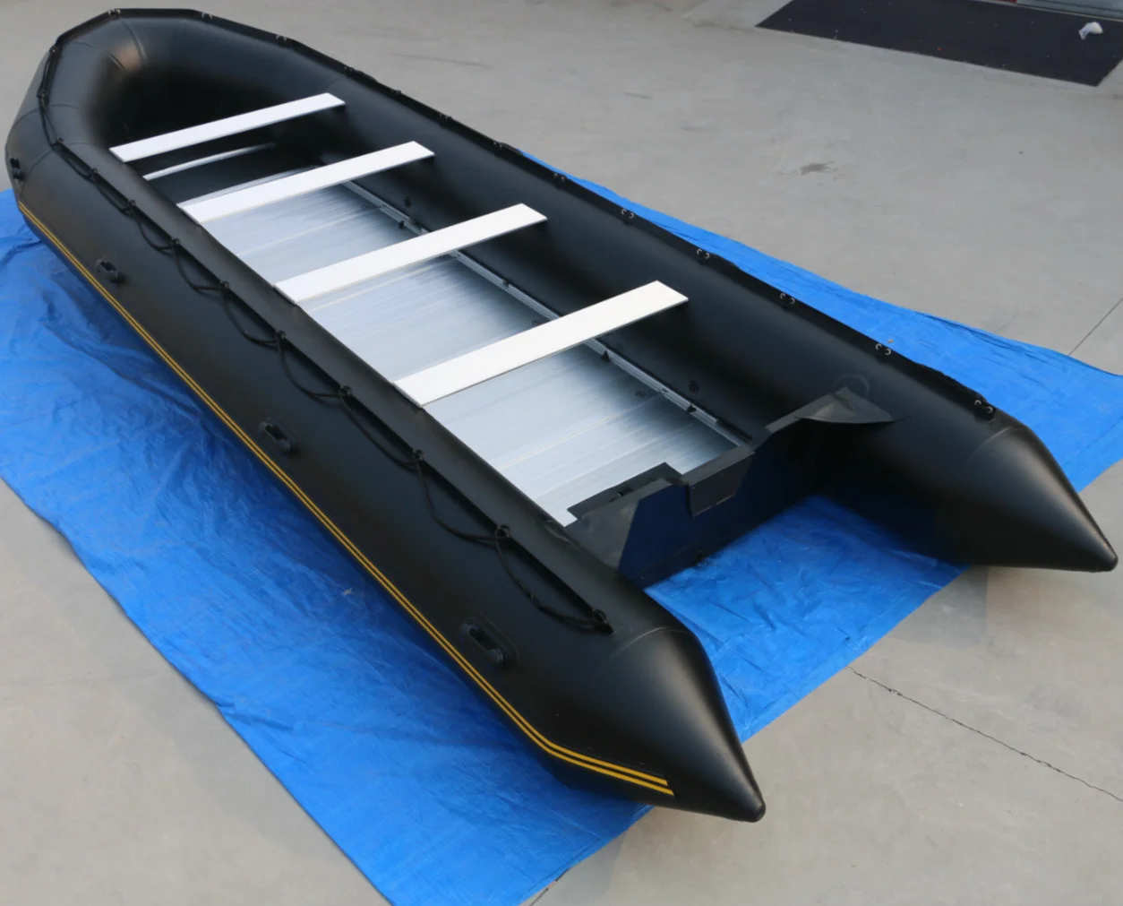 8m High Pressure PVC Air Tube Inflatable Aluminum Fishing Boat Rowing Boat for Rivers for Fishing and River Use