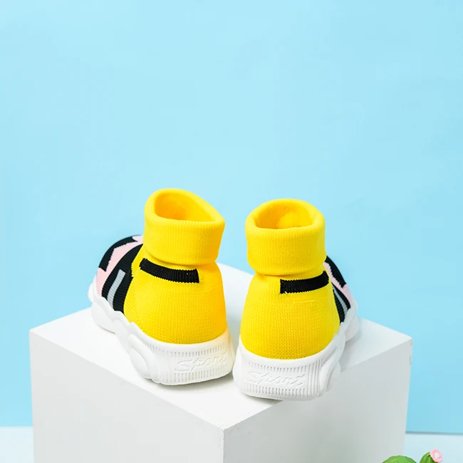 Wholesale Casual Fashion Lovely Child Sneakers Breathable Anti-slip Knitted Shoe for Kids