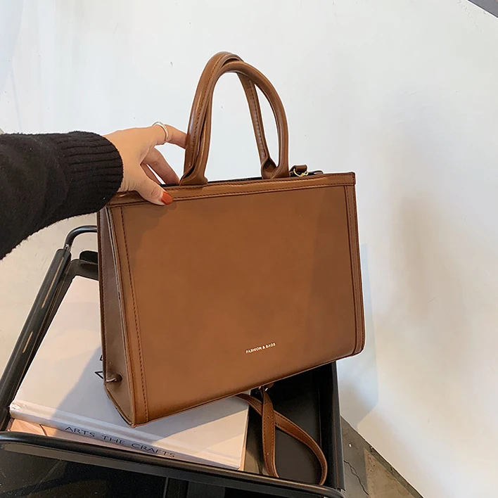 2022 New Arrivals Custom Leather Bags Medium Size Button Long Strap Work Tote Bag Women Hand Bags