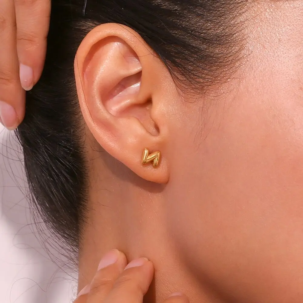 Minos New Earrings 2024 18k Gold Plated Stainless Steel Hypoallergenic Initials Tiny Bubble Letters Stud Earrings for Gift