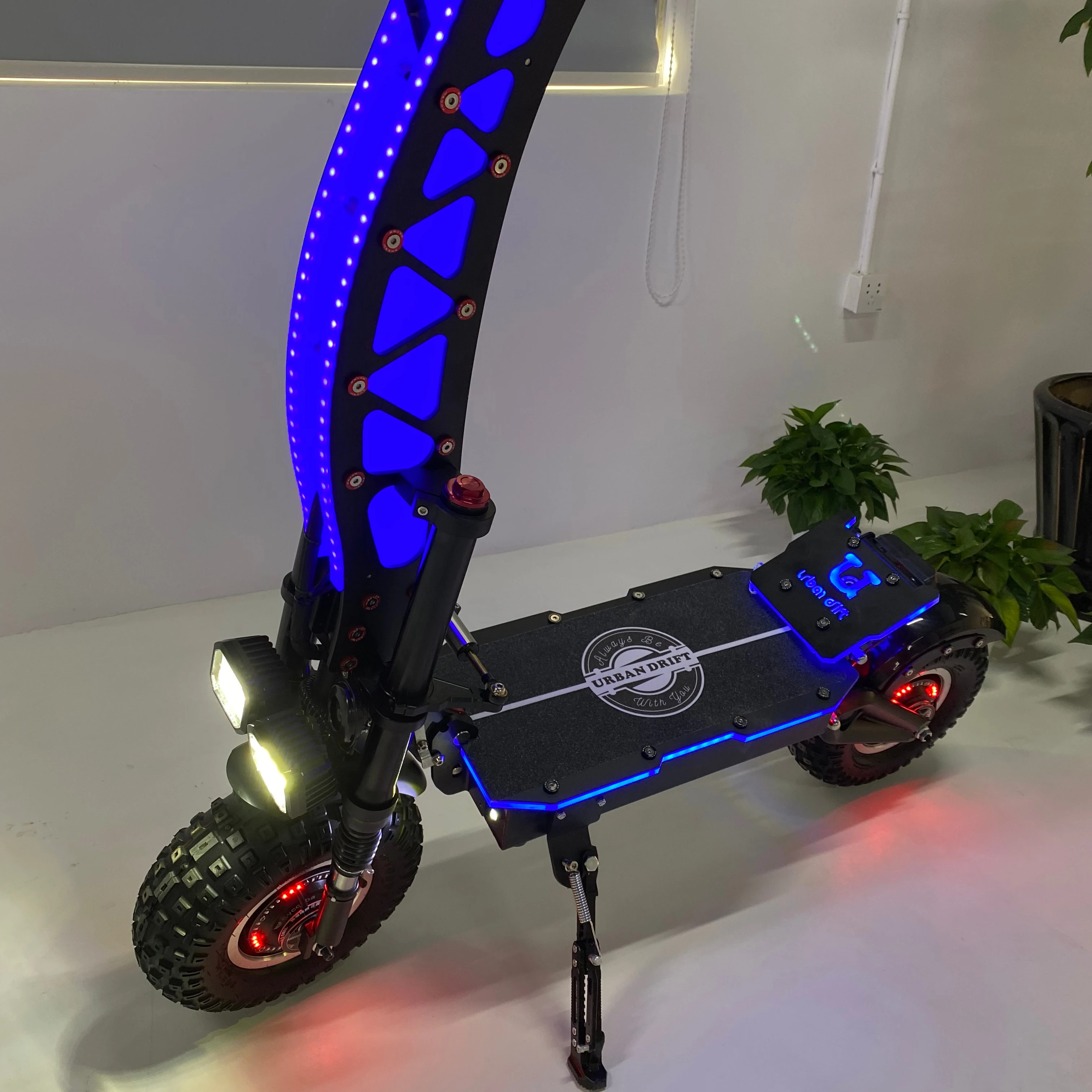 China Dual motor 6000W 14 inch off road 60V 38.4Ah Super Fast 85kmh 100km long range tiger Electric Scooter OEM manufacture