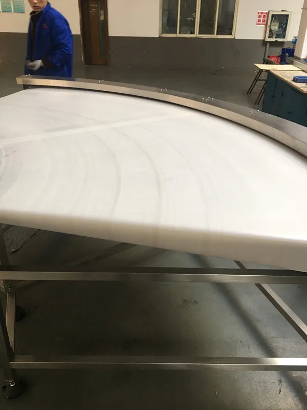 90 degree curved belt conveyor for small cakes